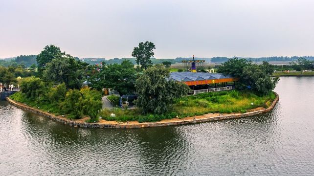 秦皇岛历史悠久文化名城,人山人海热闹异常,北戴河尤为出名_高清图集