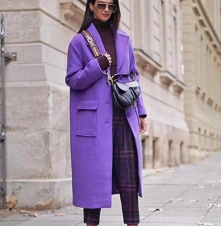 钟丽缇终于穿对了!紫色大衣配一身白色,与小12岁老公像同岁