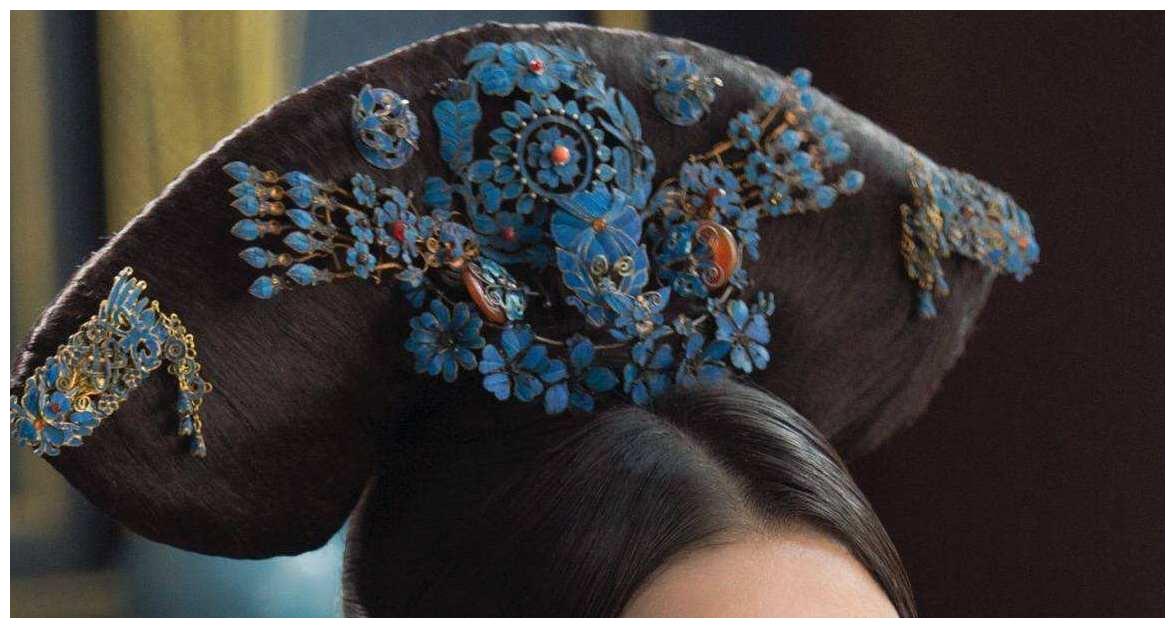 如懿传中旗头点翠的分布面积难道是用来攀比位分的?海兰赶超皇后