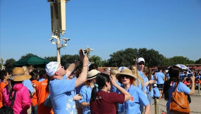 跟团旅游,导游从来都不跟游客一起吃饭,原因耐人寻味!