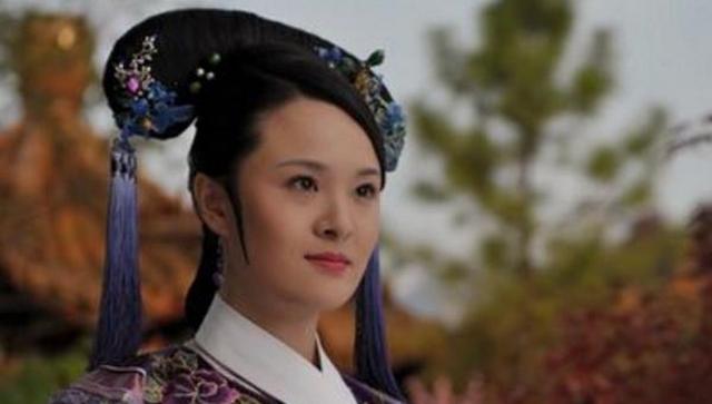 她就是陈思斯,中国大陆女演员,因出演《甄嬛传》中心机深厚的"曹贵人"