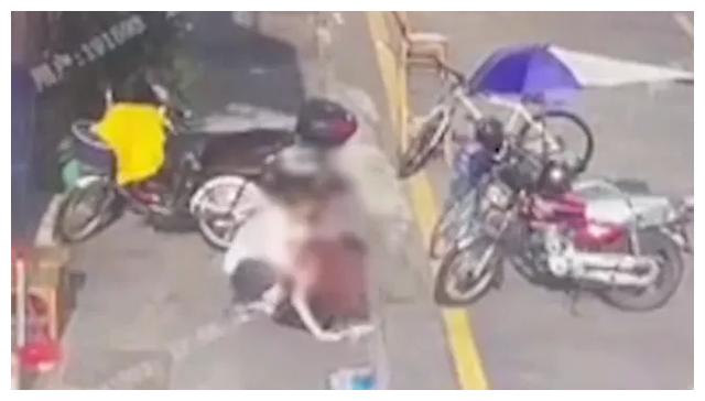 冲上热搜!男子当街企图强奸?围观人员吓傻…警方通报来了休闲区蓝鸢梦想 - Www.slyday.coM 冲上热搜!男子当街企图强奸?围观人员吓傻…警方通报来了休闲区蓝鸢梦想 - Www.slyday.coM