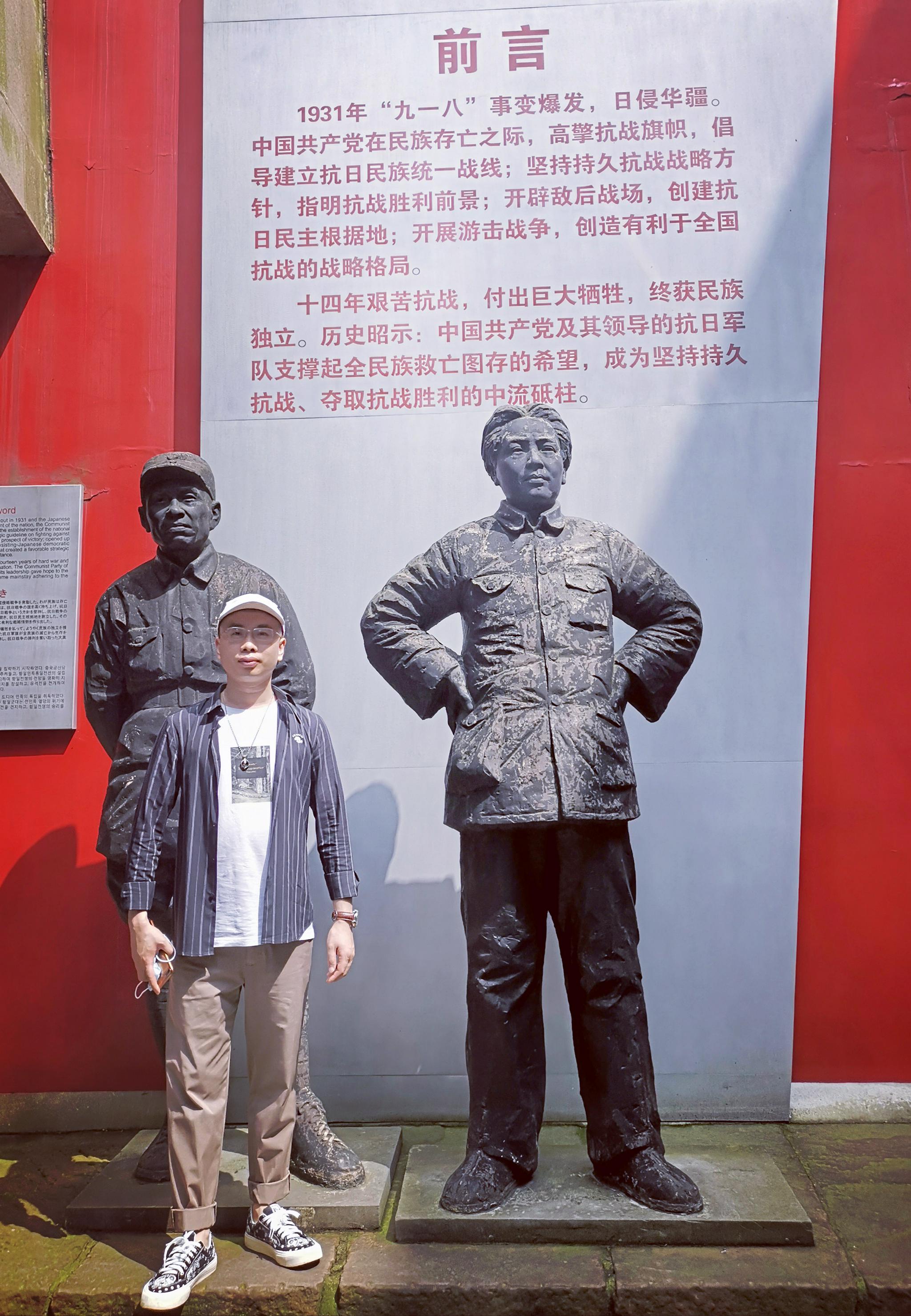 瞻仰伟人 杨大侠杨科号召学习伟人艰苦奋斗精神 伟人 杨大侠 杨科 新浪新闻 瞻仰伟人 杨大侠杨科号召学习伟人艰苦奋斗精神 伟人 杨大侠 杨科 新浪新闻