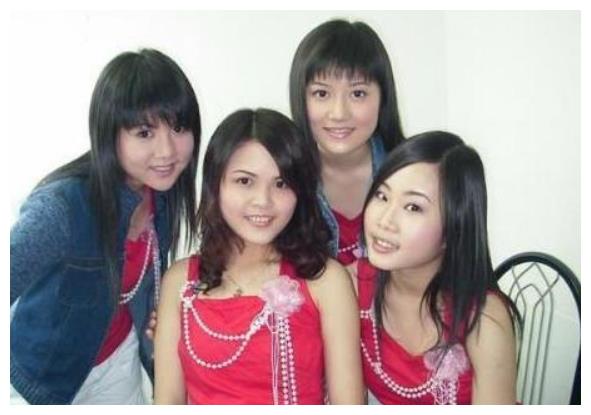 红极一时的四千金成员事业巅峰嫁大42岁老公刚刚生下一女