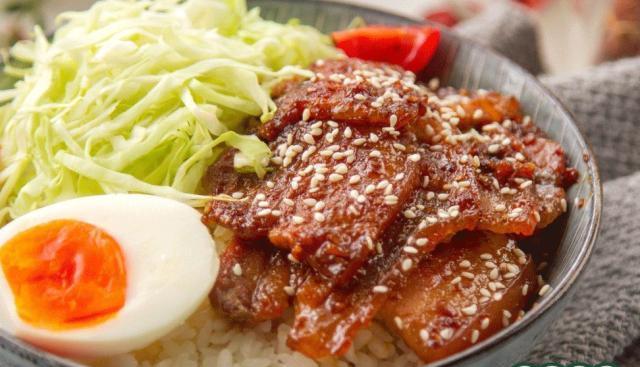 每次做楼下邻居都来敲门恨不得躲起来吃的烤五花肉盖饭