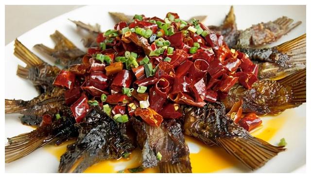 腊鱼尾腊鱼尾是一道让当地人欲罢不能的美食,采用独特工艺制作而成.