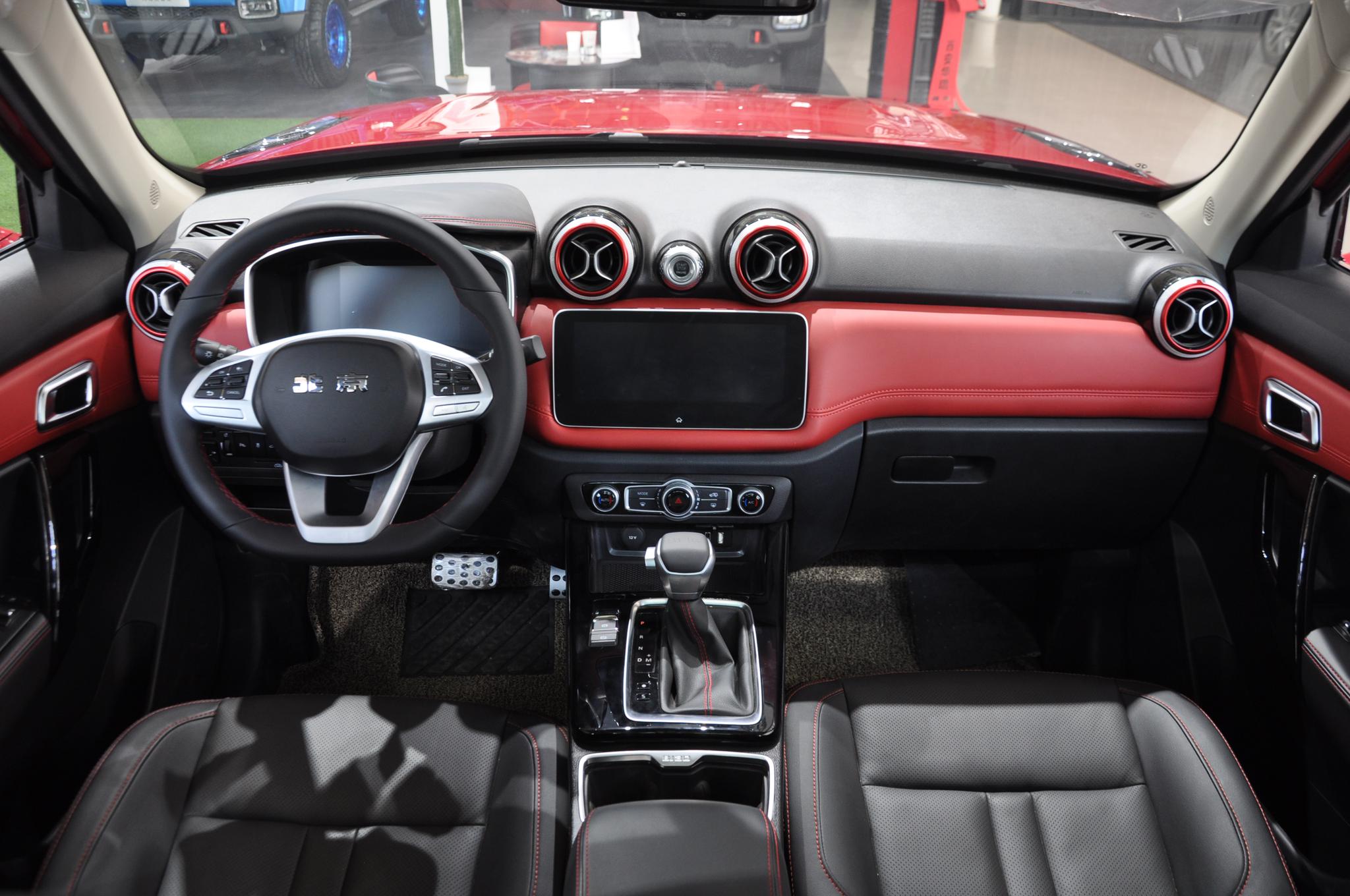 稳重大气硬派当道越野世家北京越野bj30新车到店