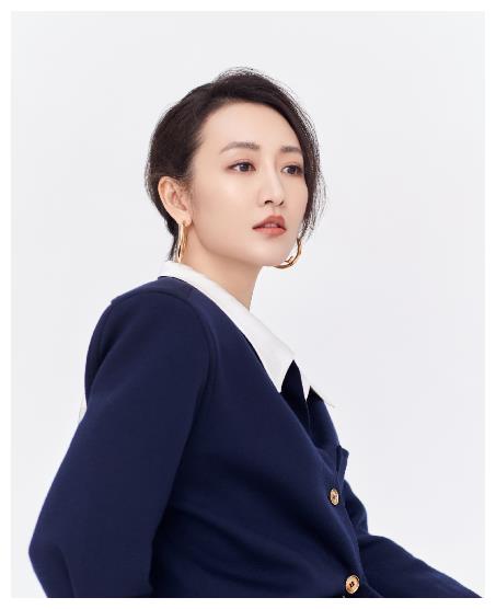 王鸥19岁旧照曝光,单眼皮大鼻头太普通,网友:判若两人