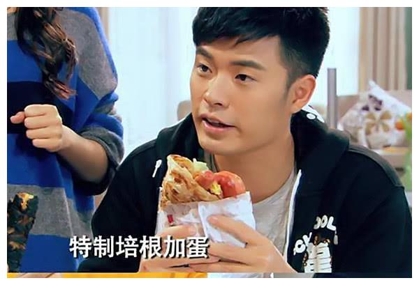 手抓饼:相信这样东西很多人都吃过,尤其是在晚上夜市的时候,很多人不