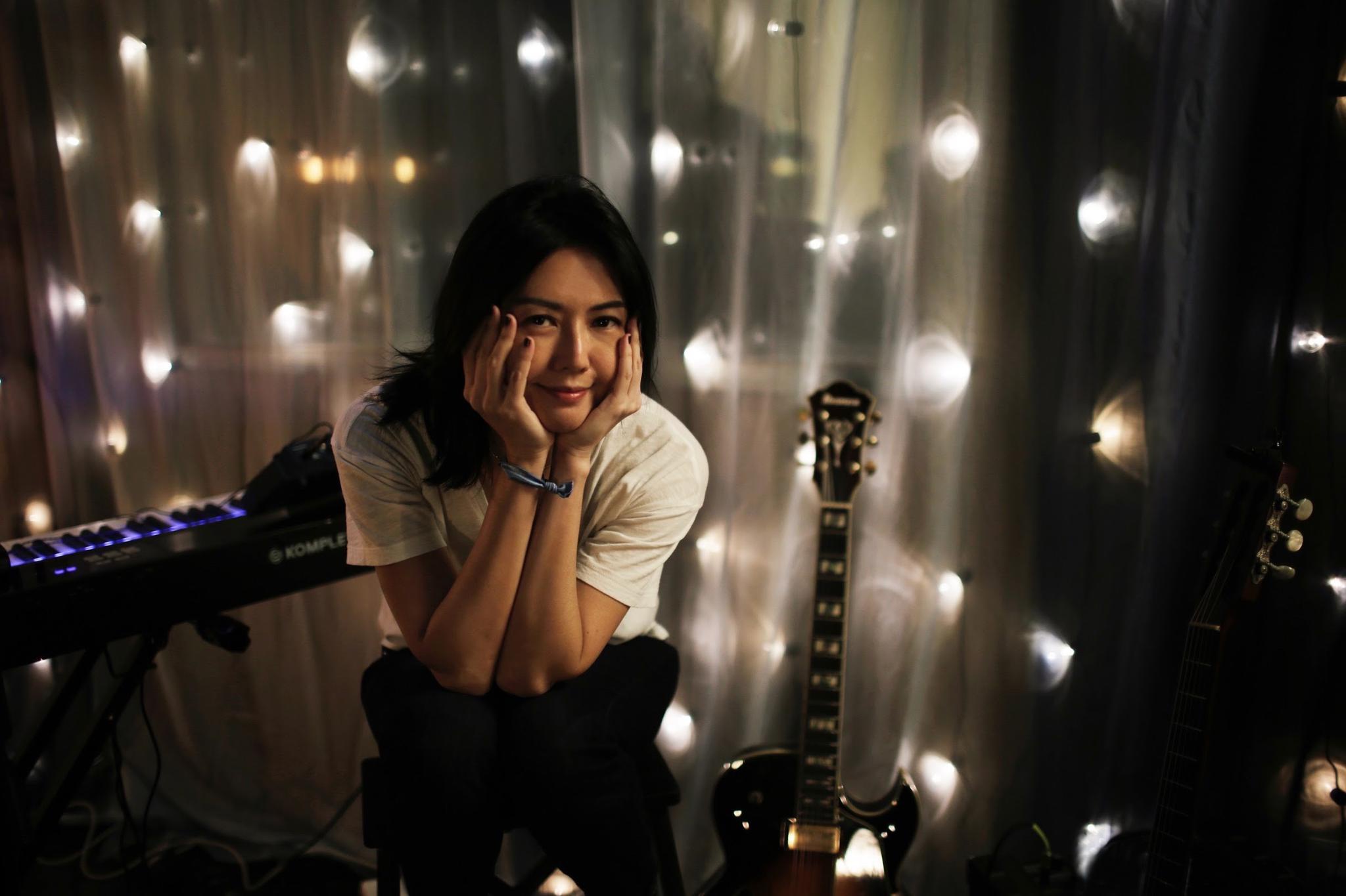 孙燕姿出道20周年首度直播问候粉丝 演唱多首金曲