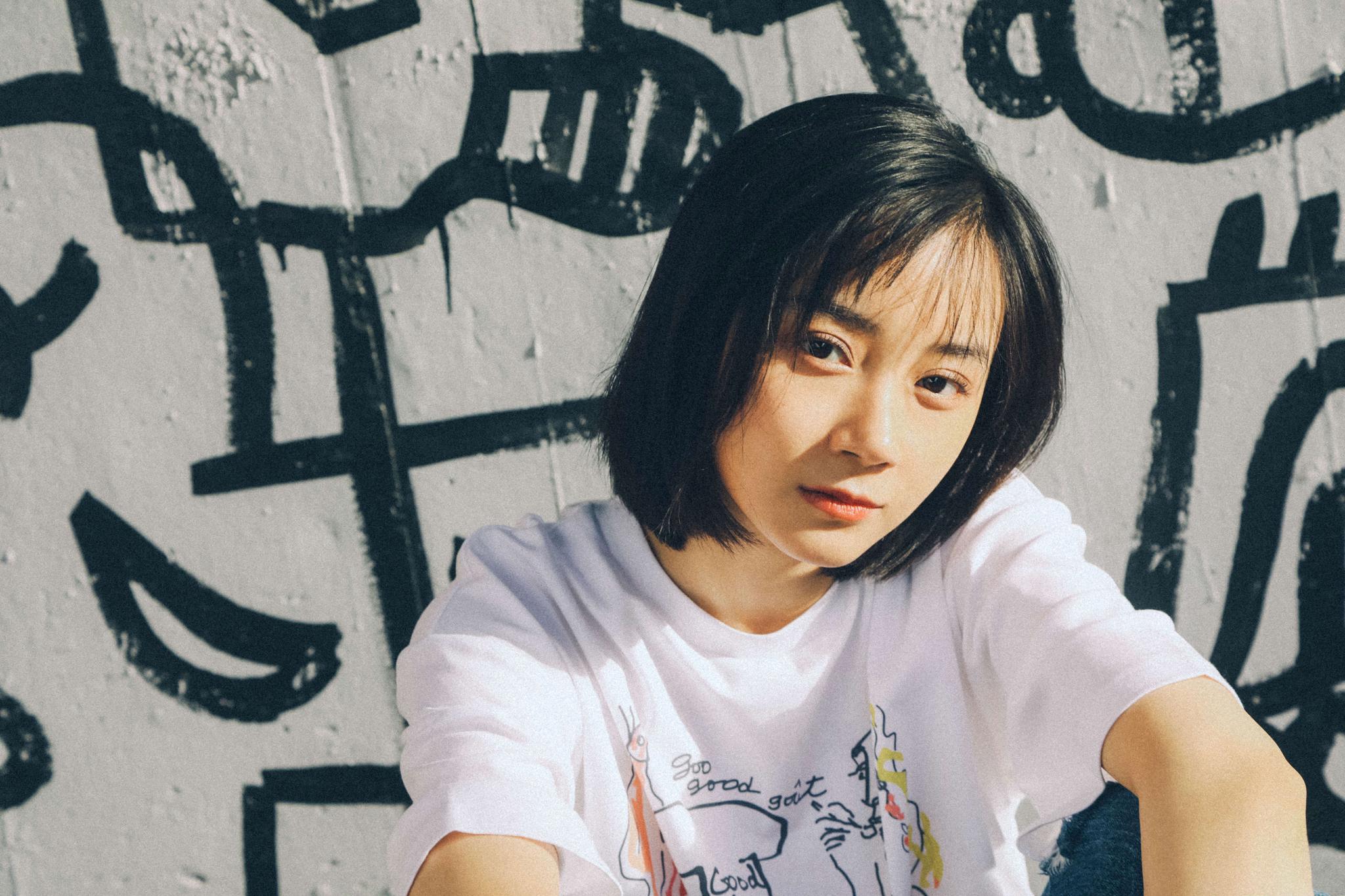 卜冠今涂鸦写真曝光 释放多重表演情绪