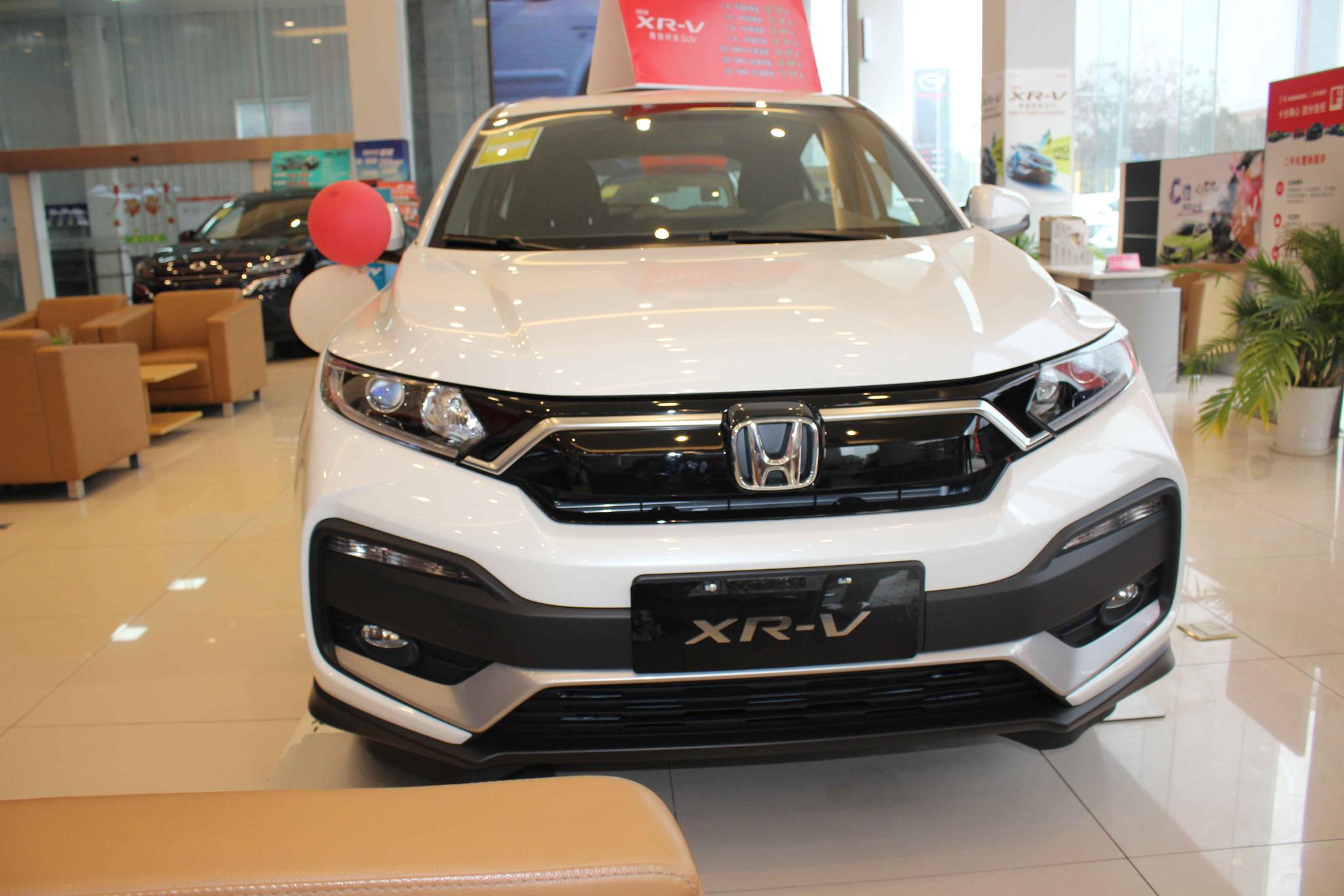 在外观方面,2021款xr-v非常现代和时尚.