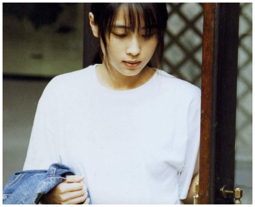 坂井泉水红了十几年,但从2001年开始,健康状况就一直不是很好.