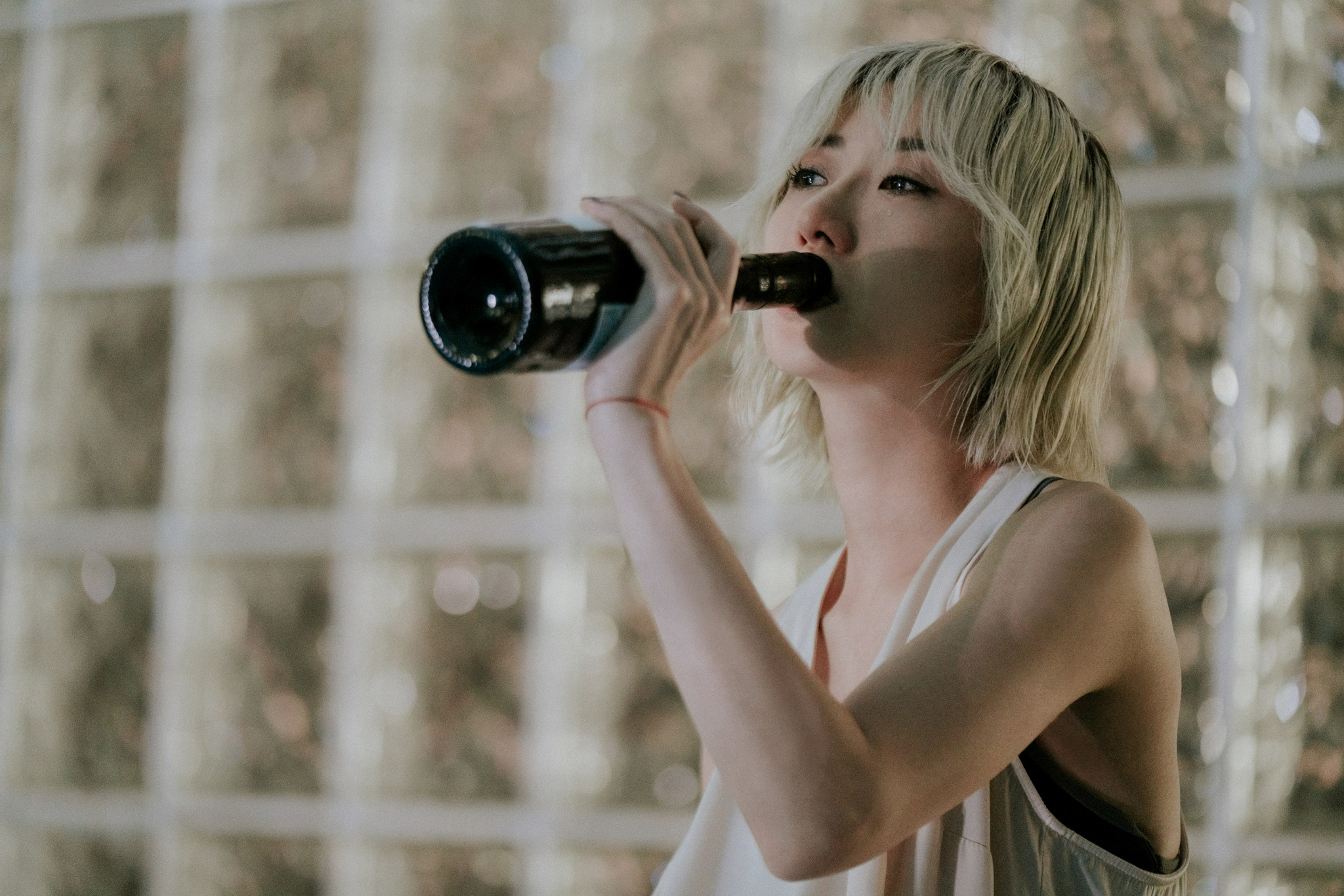 泳儿新歌沉溺音频mv同步上线在极致的下沉中感受爱