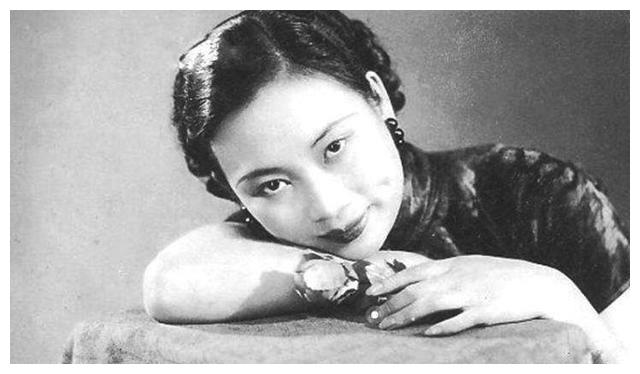 她27岁嫁75岁将军,为去世丈夫守寡39年,财产全捐给国家