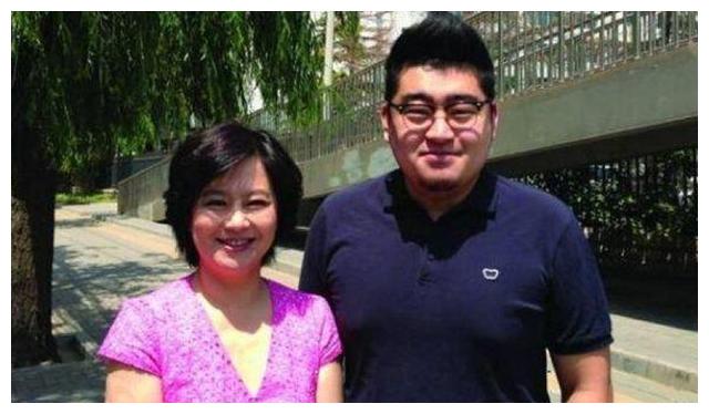 54岁的鞠萍姐姐依然优雅,26岁的学霸儿子让人羡慕|鞠萍|鞠萍姐姐|学霸