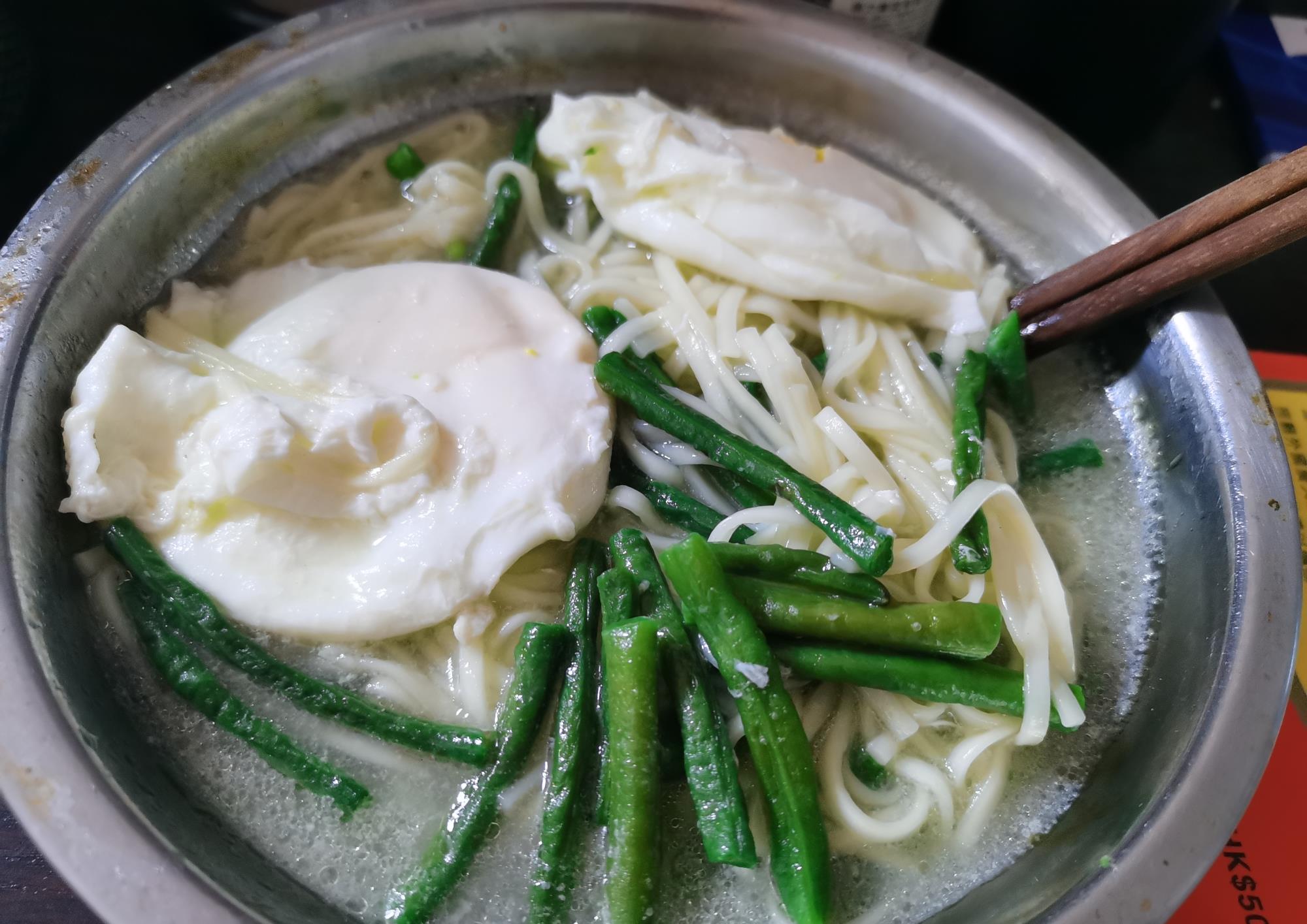 一碗热汤豆角面条,感觉回到了河南父母身边的味道,离不开汤面条_高清