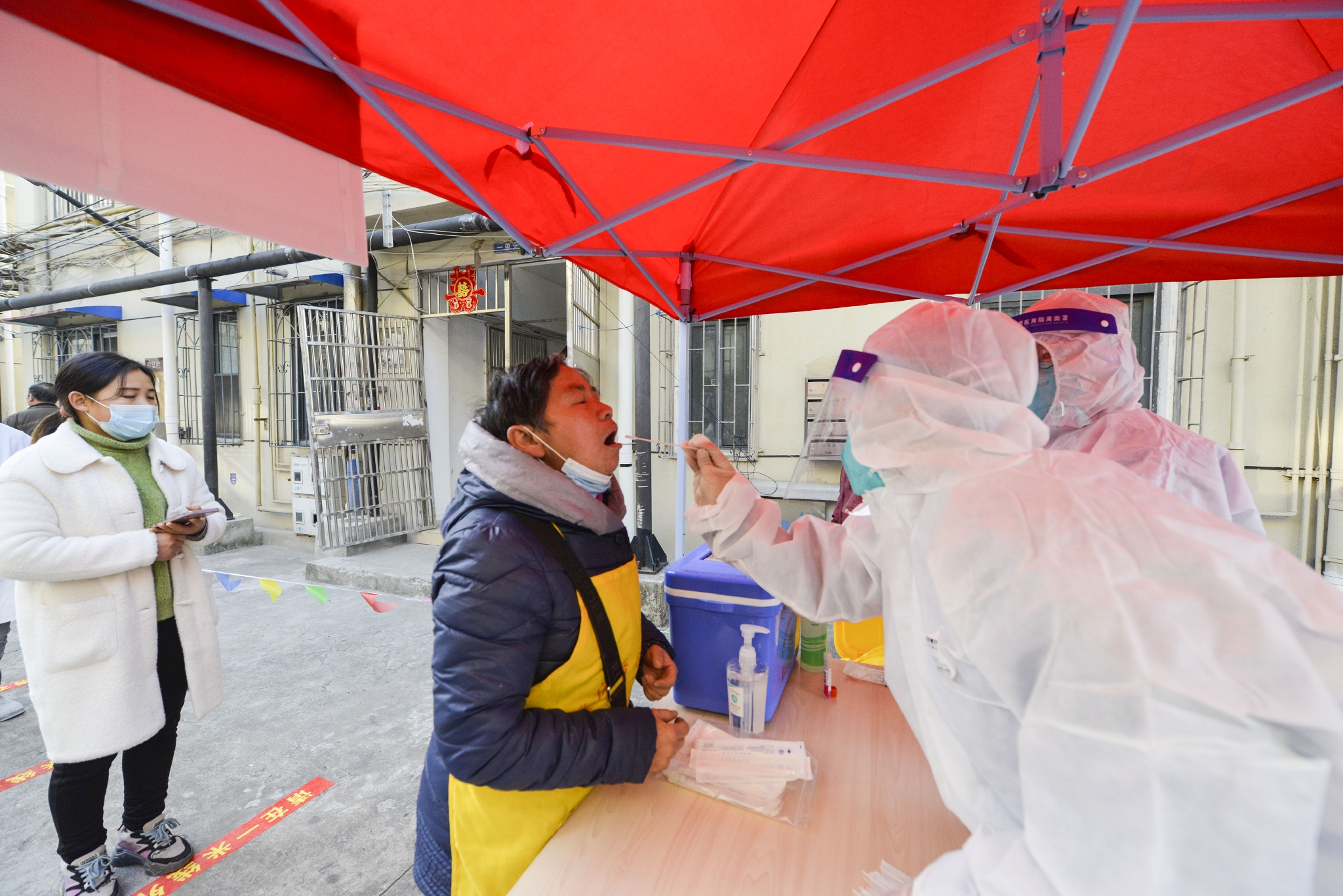 合肥市瑶海区三里街街道开展冬季新冠疫情防控应急实战演练