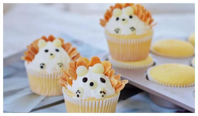 超级少女心的烘焙单品这么可爱的小刺猬纸杯蛋糕谁舍得吃