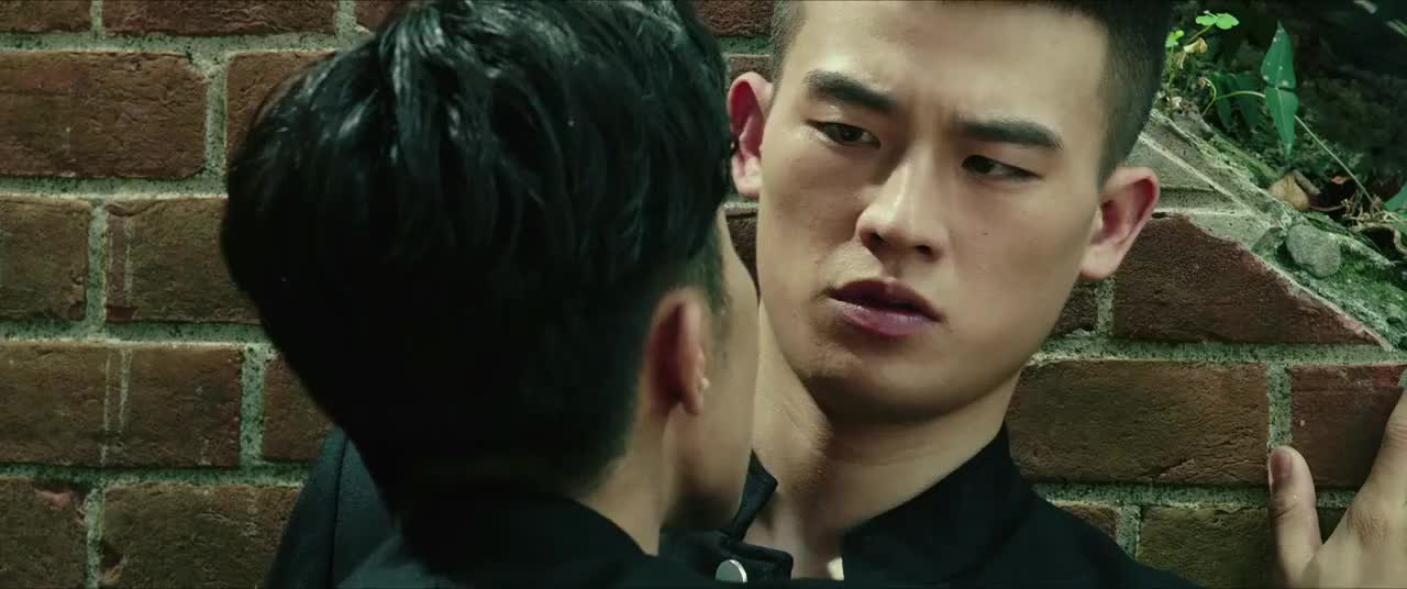 青禾男高新来女老师颜值爆表荆浩见面直接壁咚下一秒尴尬了