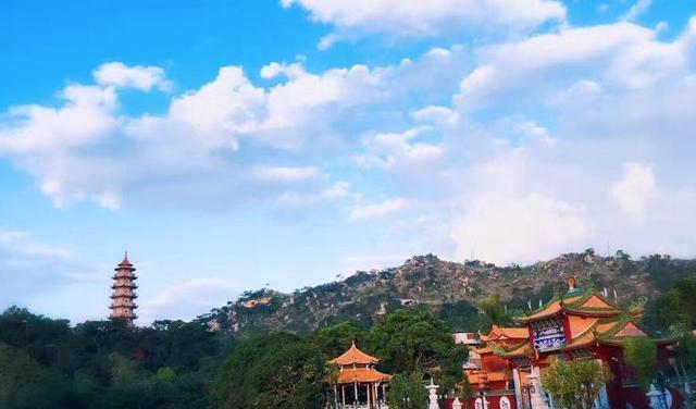 我国最“危险”寺庙，修建于山尖上，三面都是悬崖峭壁却香火不断休闲区蓝鸢梦想 - Www.slyday.coM