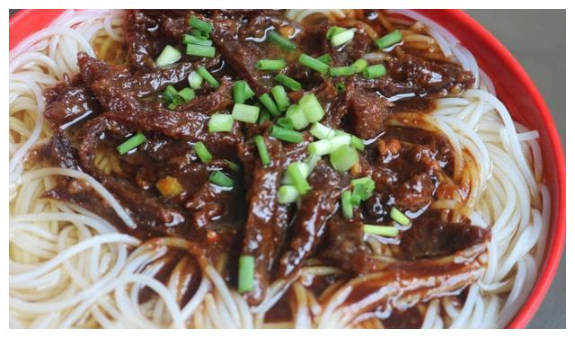 牛巴粉玉林的牛巴粉已传承了上千年,是当地的一大特产美食.