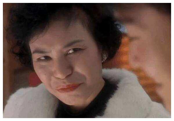 83岁老戏骨余慕莲病危住icu全身插管病情严重一生未婚无儿女