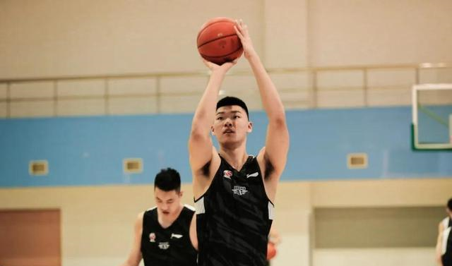 2021年夏他们将拥有范子铭的优先续约权,有长期持有范子铭这位未来国