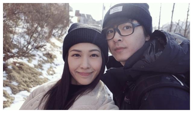 人才终于公开拍拖并承认同居生活,之后一直爱得高调,他们又是周游列国