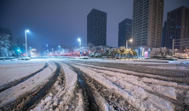 2021首场大雪后的郑州静谧美丽想看雪景的朋友可以欣赏一下