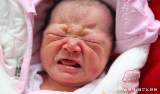 宝宝刚出生时有多丑?满月就能看到大变化,宝妈:幸亏当初没扔了休闲区蓝鸢梦想 - Www.slyday.coM 宝宝刚出生时有多丑?满月就能看到大变化,宝妈:幸亏当初没扔了休闲区蓝鸢梦想 - Www.slyday.coM