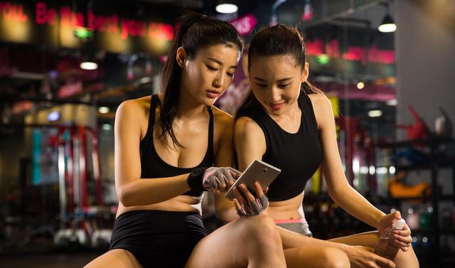 健身有什么好处？长期坚持健身，一个人的变化有多大？休闲区蓝鸢梦想 - Www.slyday.coM