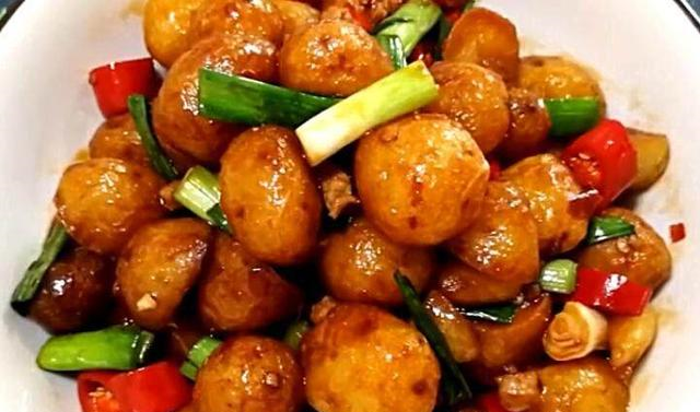 红烧小土豆这么做才好吃尤其是孩子一口一个吃不够