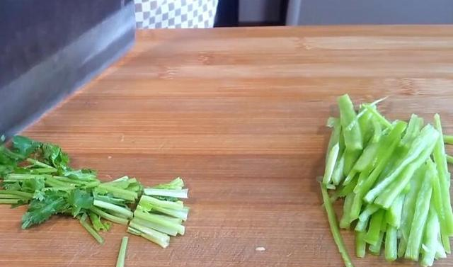 红薯这样吃还是第一次见!原来还可以这么的好吃,酸辣脆齐全休闲区蓝鸢梦想 - Www.slyday.coM 红薯这样吃还是第一次见!原来还可以这么的好吃,酸辣脆齐全休闲区蓝鸢梦想 - Www.slyday.coM