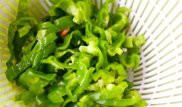 12块钱一只的干货,下锅炒一炒,香辣有嚼劲,比吃猪肉强多了休闲区蓝鸢梦想 - Www.slyday.coM 12块钱一只的干货,下锅炒一炒,香辣有嚼劲,比吃猪肉强多了休闲区蓝鸢梦想 - Www.slyday.coM