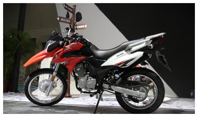 豪爵铃木"摩王"驾到,复古液晶仪表 前碟后鼓刹,满油跑500公里