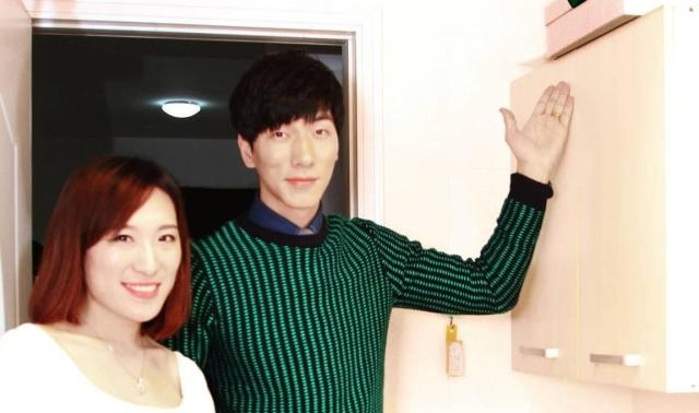 拿着观众当傻子张亮寇静两年前就离婚今年节目中还在大秀恩爱