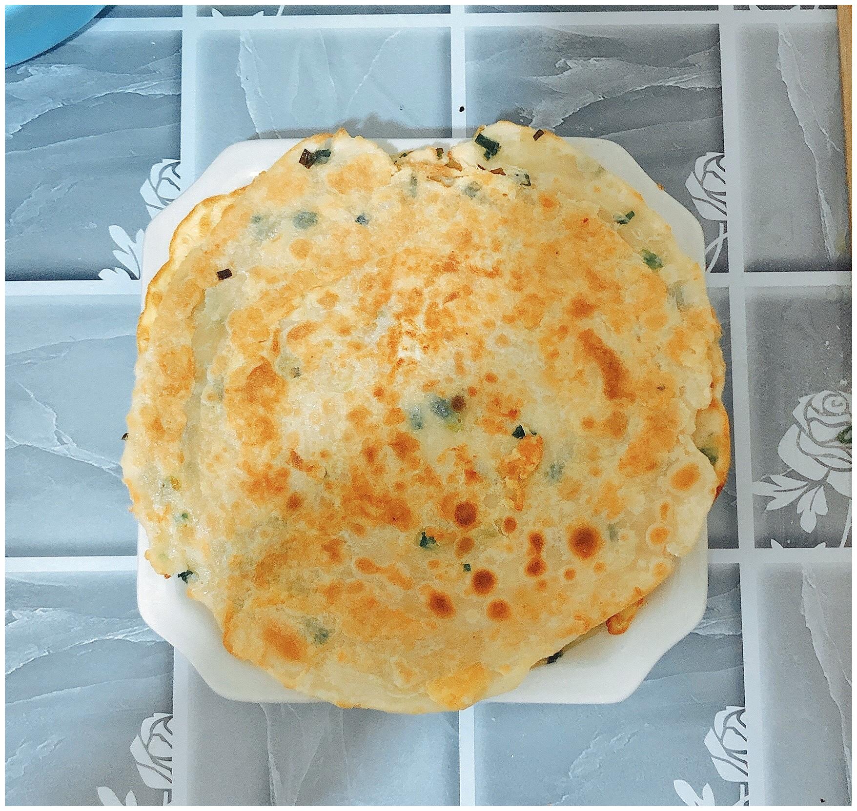 鸡蛋葱油饼的做法