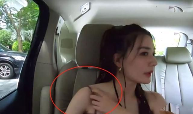 女明星肩带滑落如何处理?徐璐做出"错误示范",被指意图明显__财经头条