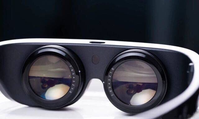 vr glass cv10前镜片采用压塑,注塑工艺一