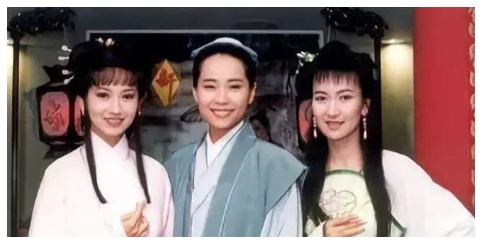 在同一部戏中,她不仅反串了许仙,还反串了许仙之子许仕林,心上人是