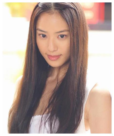 01我国港台女明星多数是以模特出身,比如每年香港小姐的选秀大赛,能够