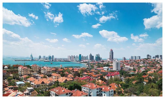 山东有座海滨城市，到处都是欧式建筑，被称作东方瑞士