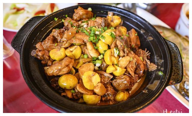 安徽池州九华山旅游,吃当地徽菜,重油盐,中药成特色菜