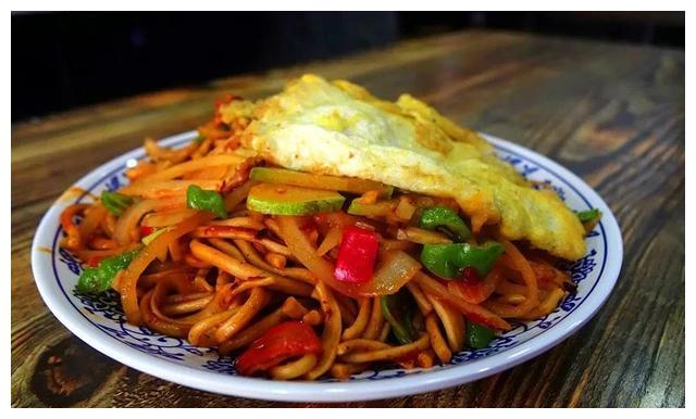 兰州安宁的这家夫妻店,名副其实的"炒面王",20多年只卖炒面