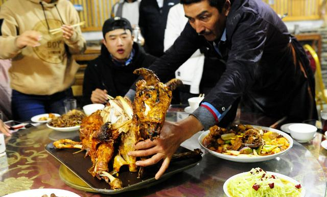 日本人爱吃河豚<a href=