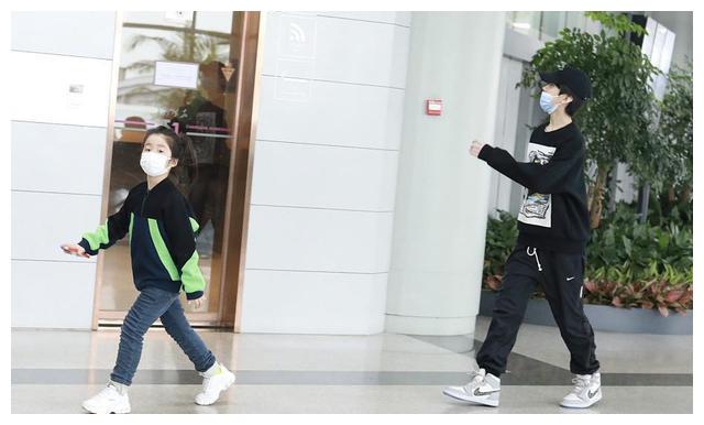 张亮5岁女儿罕见被拍，继承爸爸长腿基因，与哥哥同框超可爱休闲区蓝鸢梦想 - Www.slyday.coM