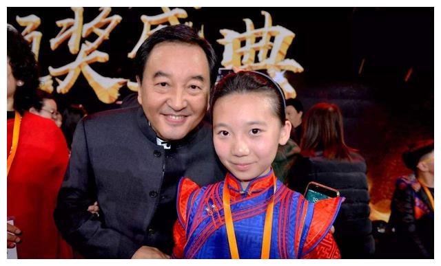 长啸,从乡村小学教师到央视主持人,女儿长得漂亮妻子是谁已成谜