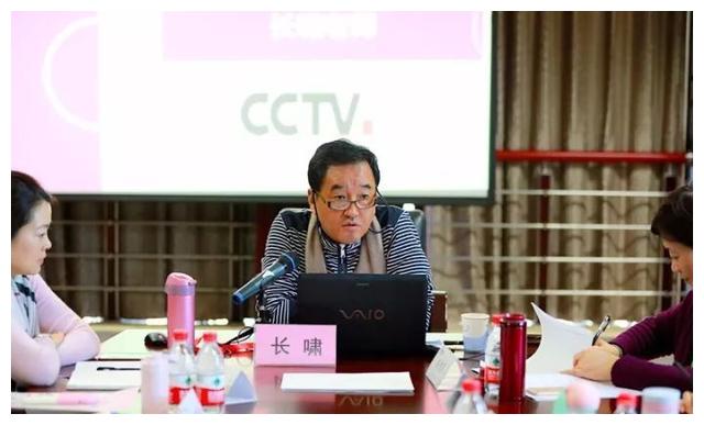 长啸,从乡村小学教师到央视主持人,女儿长得漂亮妻子是谁已成谜