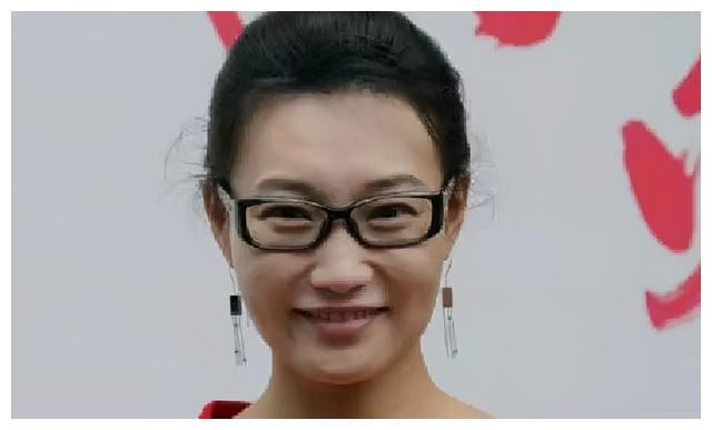 长啸,从乡村小学教师到央视主持人,女儿长得漂亮妻子是谁已成谜